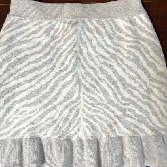 ANTHROPOLOGIE Dolan Left Coast Zebra Ruffled Knit Mini Skirt Size Small Petite - Picture 6 of 12